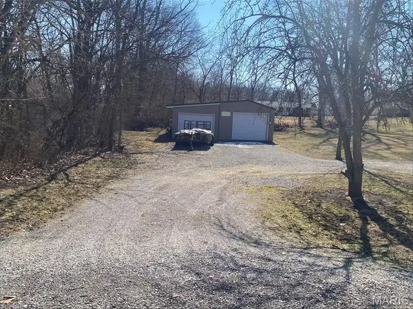 1016 E Oak Street, Greenville, IL 62246