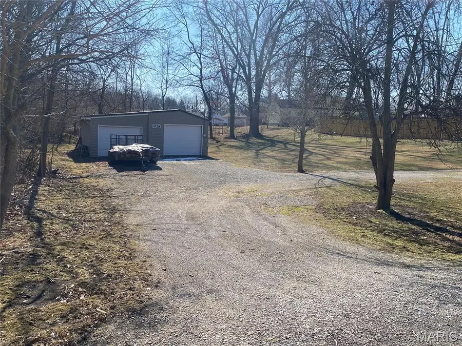 1016 E Oak Street, Greenville, IL 62246 - #2