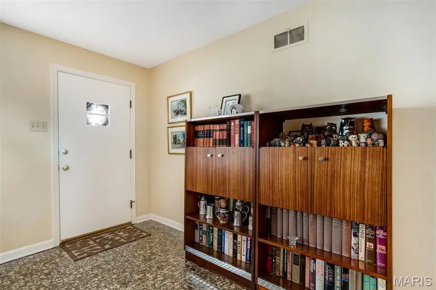 12 Winslow Lane, Des Peres, MO 63131 - #3