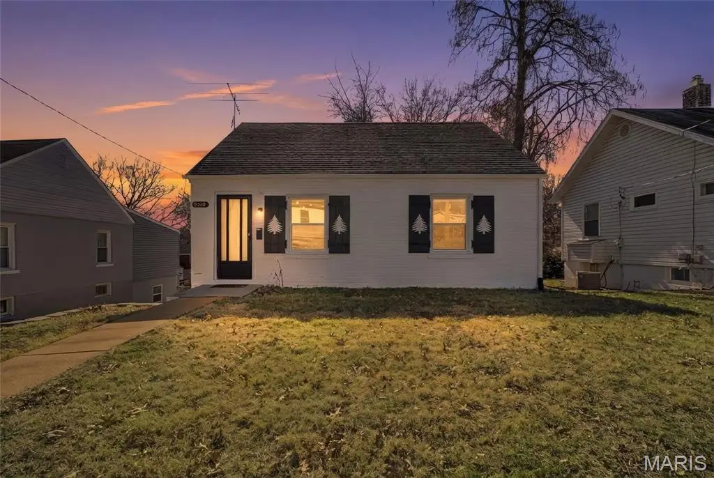 8710 Ezra Drive, Saint Louis, MO 63114 - #1
