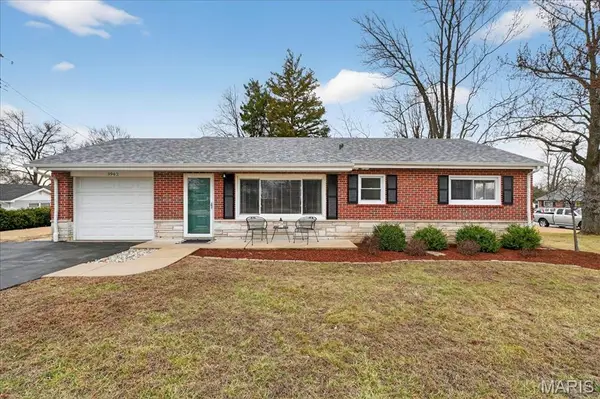 9962 E Watson Road, Crestwood, MO 63126