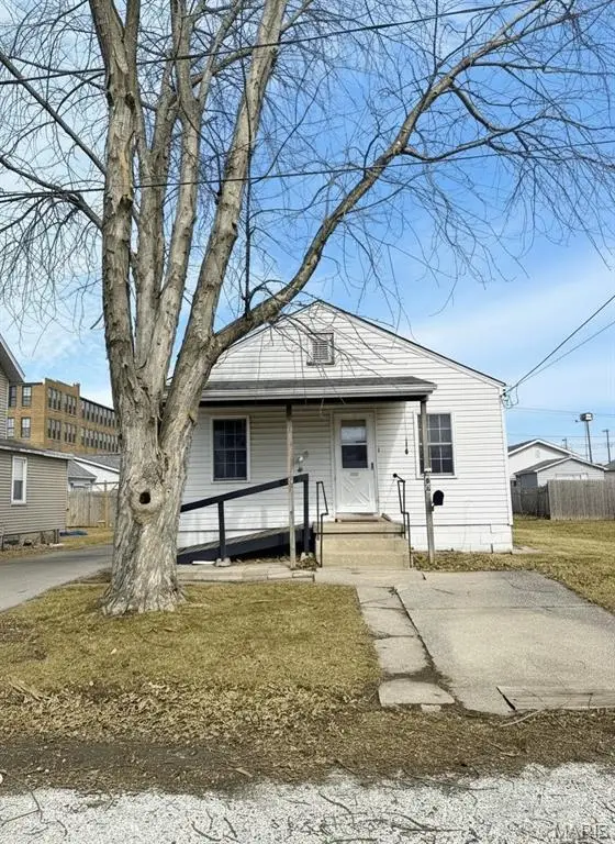 203 E Martin Street, Litchfield, IL 62056 - #2