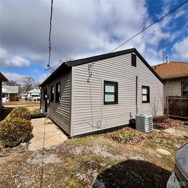 1023 E Broadway, Centralia, IL 62801 - #2