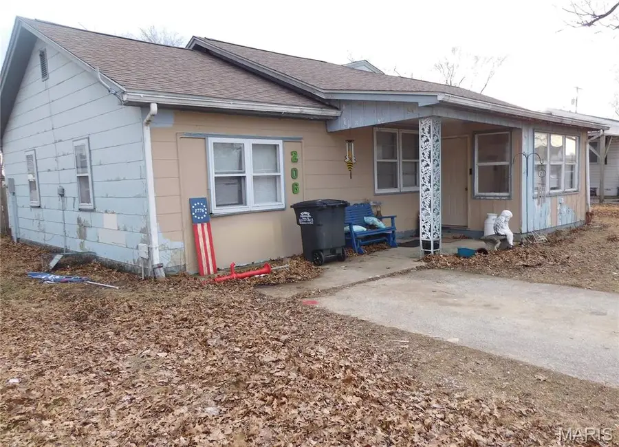 206 E Fourth Street, Saint Peter, IL 62880 - #2