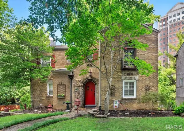 7667 Carswold Drive, Clayton, MO 63105