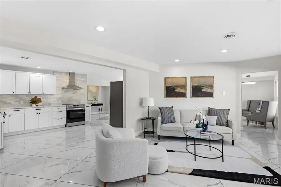 7906 Elinor Avenue, Saint Louis, MO 63117 - #2