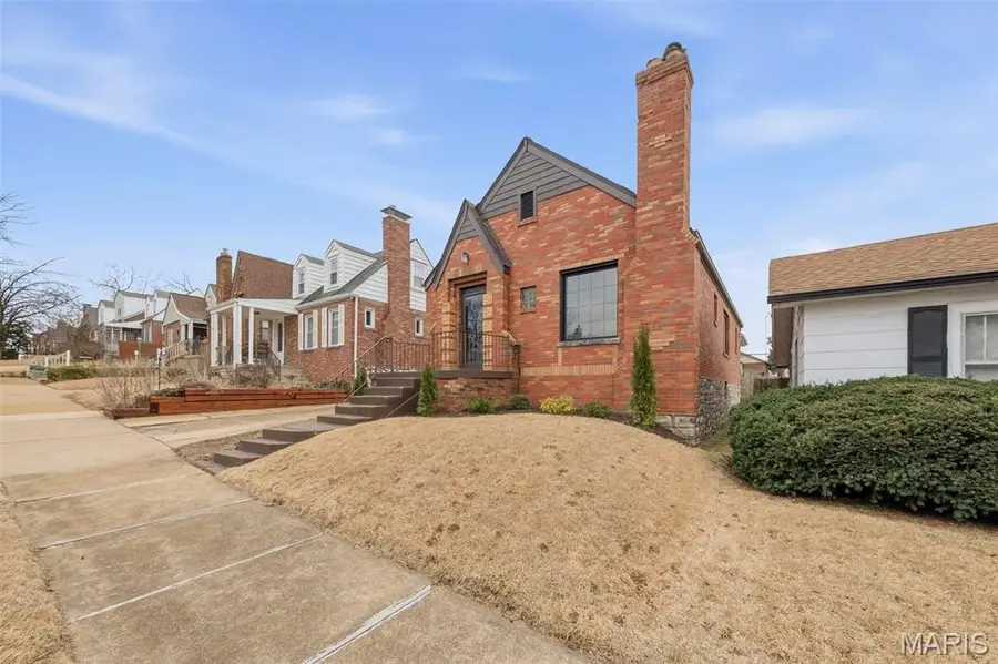 6732 Sutherland Avenue, Saint Louis, MO 63109 - #2