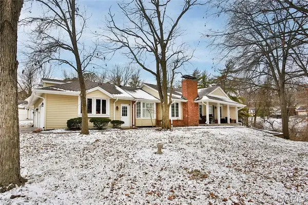 15094 Green Circle Drive, Chesterfield, MO 63017