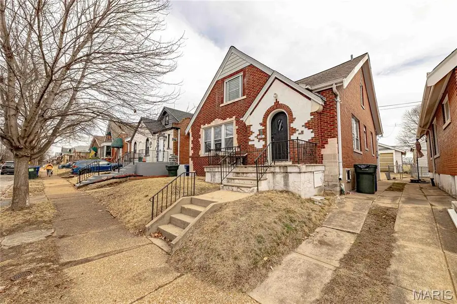 6112 Wanda Avenue, Saint Louis, MO 63116 - #2