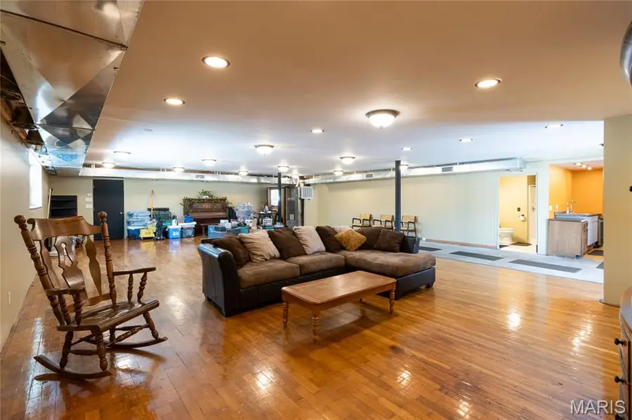 605 E Main Avenue, Cuba, MO 65453 - #2