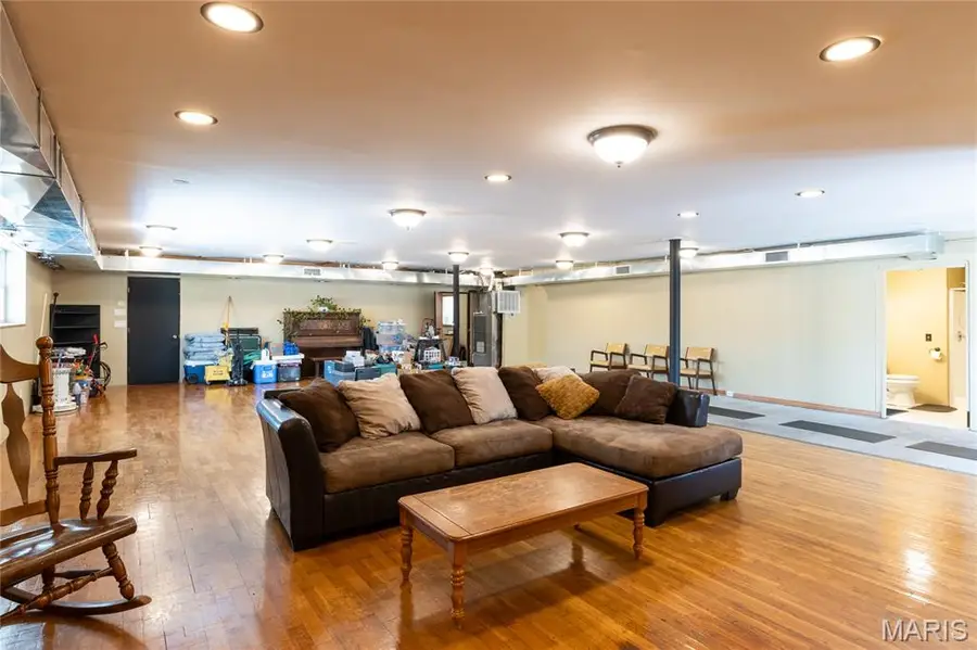 605 E Main Avenue, Cuba, MO 65453 - #3