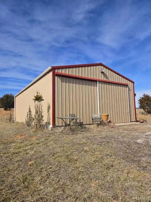 000 Split Oak Road, Willow Springs, MO 65793