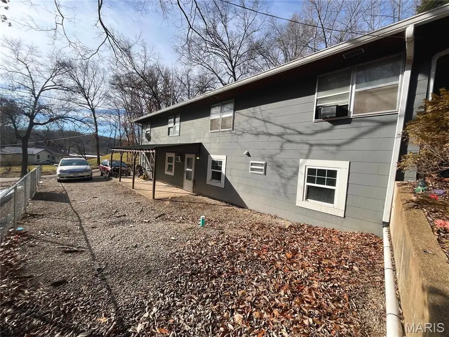 302 N Spring St, Steelville, MO 65565 - #2