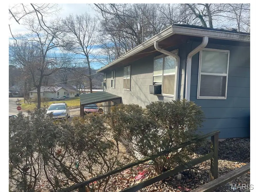 302 N Spring St, Steelville, MO 65565 - #3