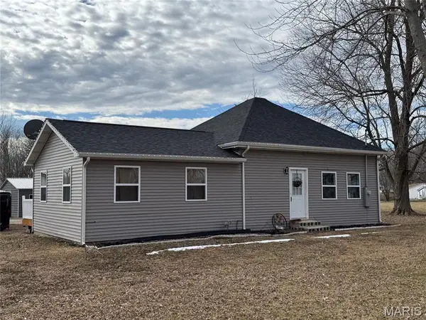 843 Monroe Street, Witt, IL 62094