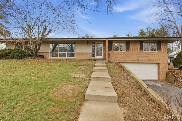 9 Morwood Lane, Creve Coeur, MO 63141