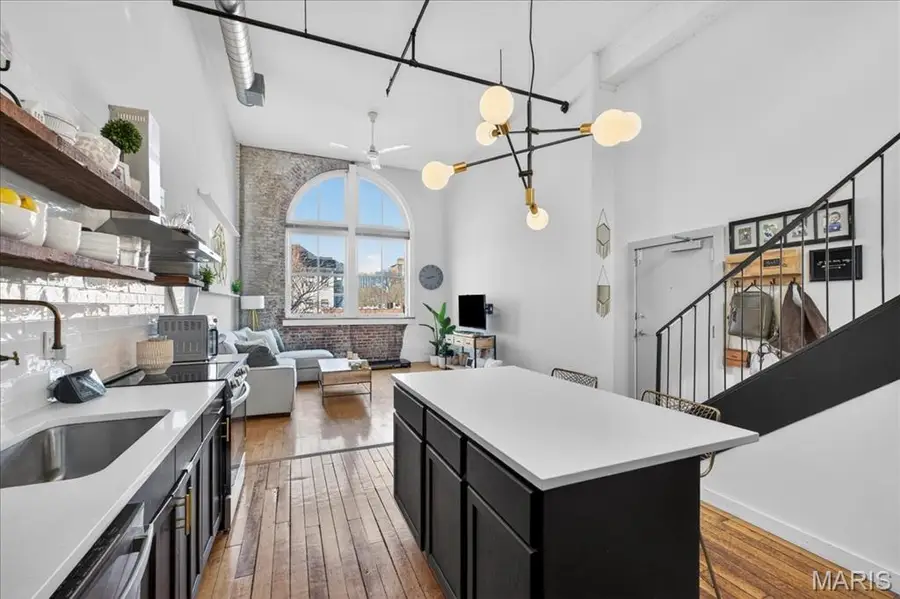 4242 Laclede Avenue #213, Saint Louis, MO 63108 - #2