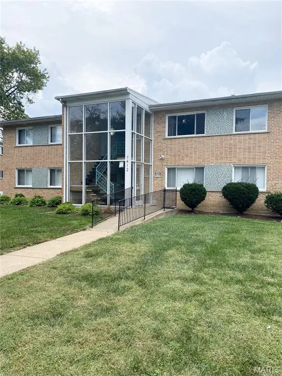 7412-7418 Olian Drive, Hazelwood, MO 63042 - #1