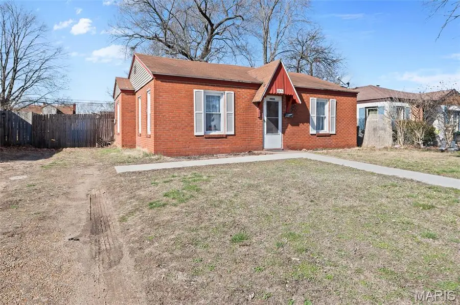 217 Whitelaw Avenue, East Alton, IL 62024 - #2