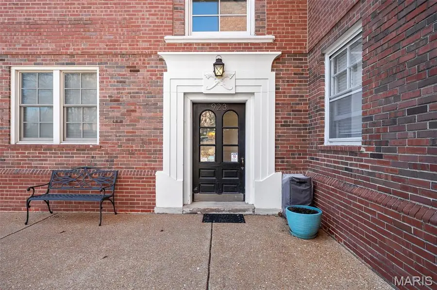 923 S Hanley Road #E, Clayton, MO 63105 - #2