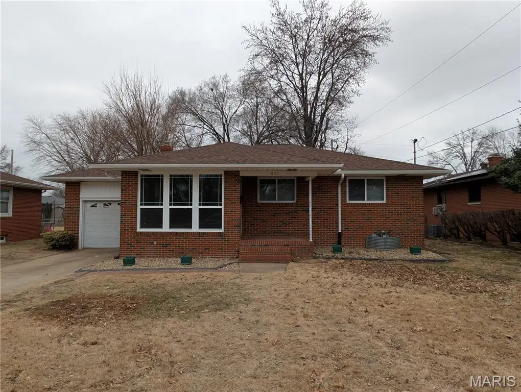 637 Grove Avenue, Wood River, IL 62095 - #1