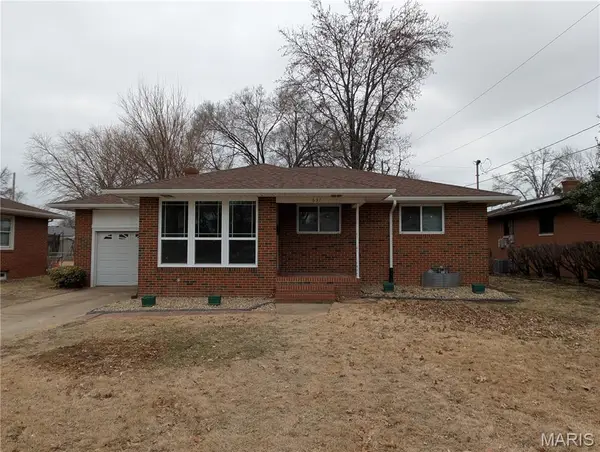 637 Grove Avenue, Wood River, IL 62095