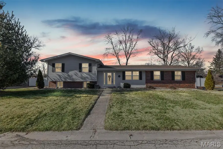 340 Venus Drive, Godfrey, IL 62035 - #2