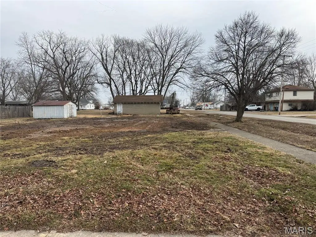 1000 N Walnut St, Saint Elmo, IL 62458 - #1