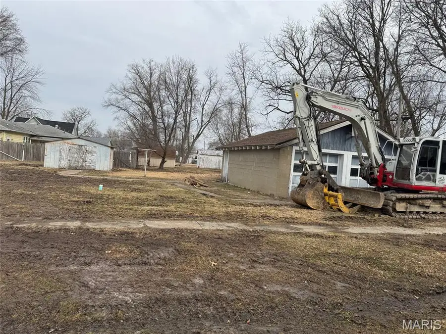 1000 N Walnut St, Saint Elmo, IL 62458 - #3