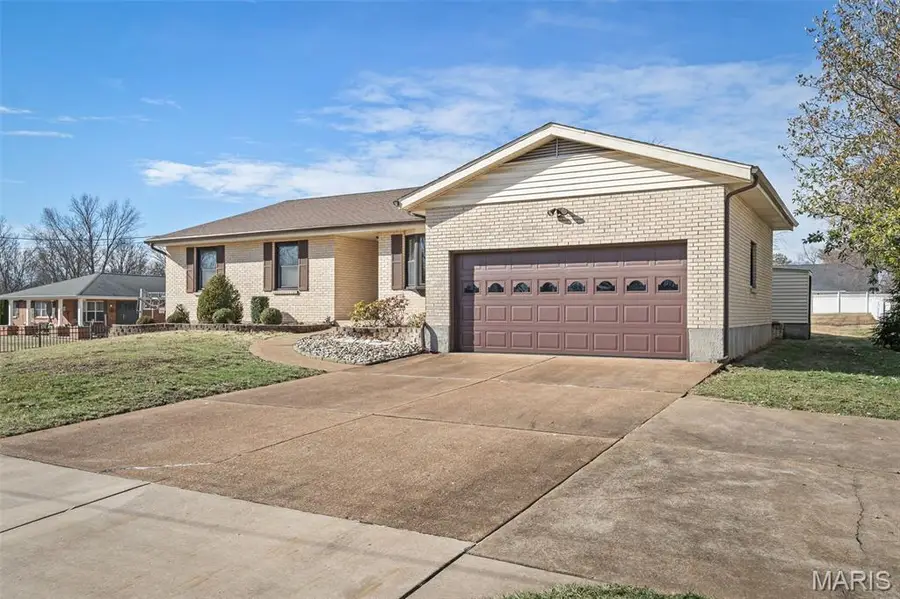 9803 Hilltop Drive, Sunset Hills, MO 63128 - #3