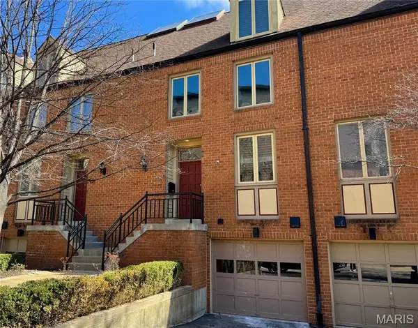 104 W Pine Place #2, St Louis, MO 63108