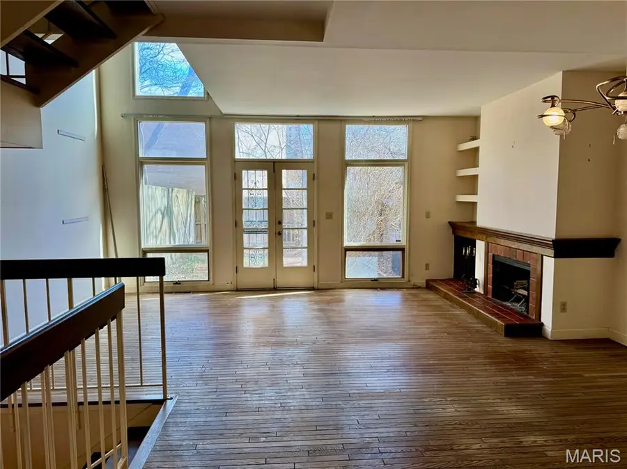 104 W Pine Place #2, Saint Louis, MO 63108 - #3