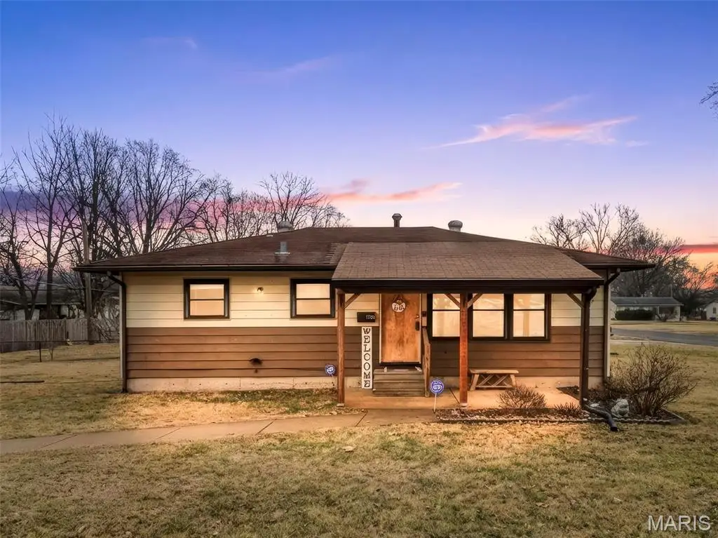 1760 Fernbrook Ln, Florissant, MO 63031 - #1