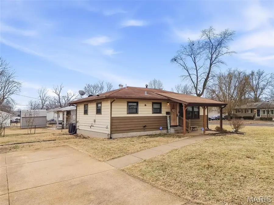 1760 Fernbrook Ln, Florissant, MO 63031 - #2