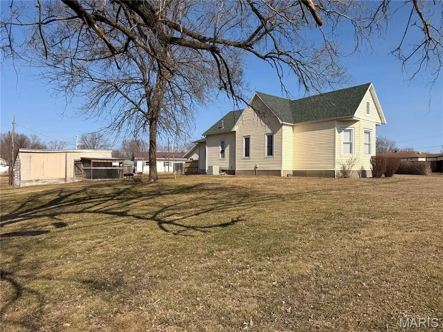 309 S Locust Street, Saint Elmo, IL 62458 - #3