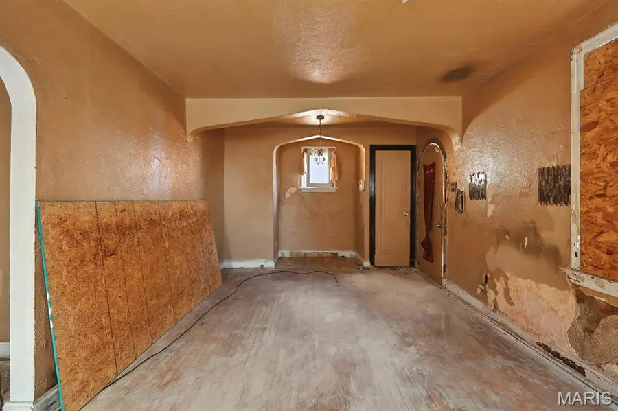 5918 Dressell Avenue, Saint Louis, MO 63120 - #3