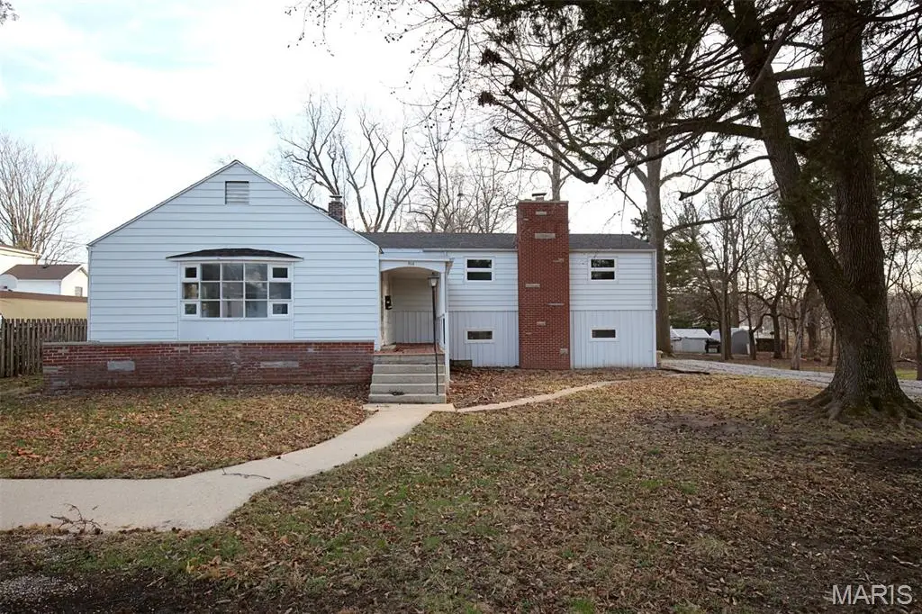 906 W Jackson Street, Vandalia, IL 62471 - #1