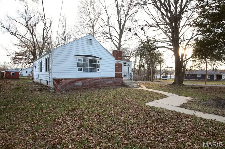 906 W Jackson Street, Vandalia, IL 62471 - #2