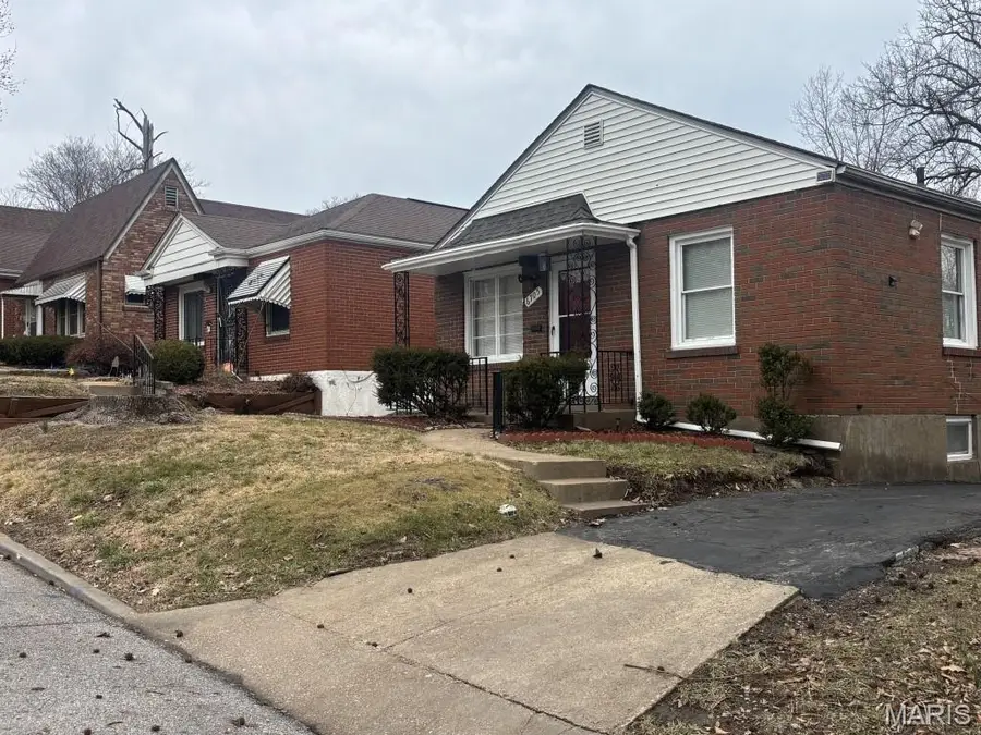 6705 Kenwood Drive, Saint Louis, MO 63121 - #3