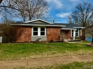 400 Woodrun Drive, Ballwin, MO 63021