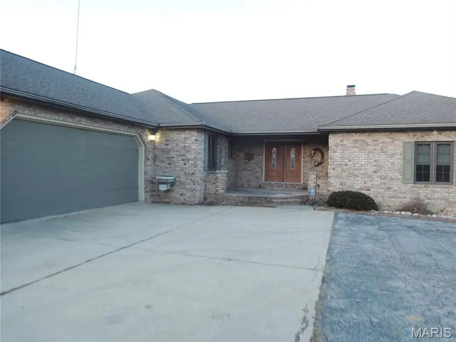 6 Willow Circle Drive, Greenville, IL 62246 - #2