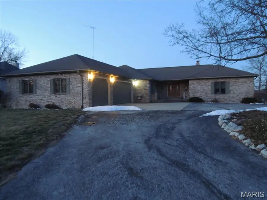 6 Willow Circle Drive, Greenville, IL 62246 - #3