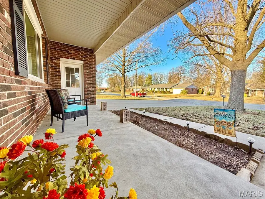 1104 Edgewood Avenue, Jerseyville, IL 62052 - #2