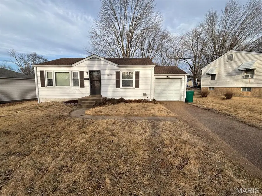 1219 Esquire Drive, Bellefontaine Neighbors, MO 63137 - #2