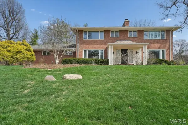 62 Briarcliff, St Louis, MO 63124