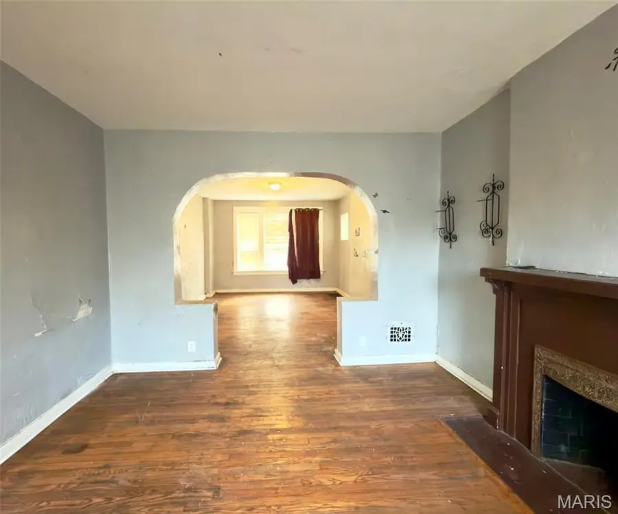 3740 Meramec Street, Saint Louis, MO 63116 - #2