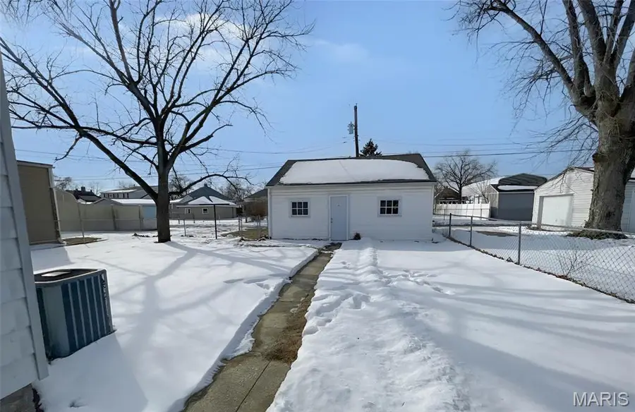 641 Washington Avenue, East Alton, IL 62024 - #3