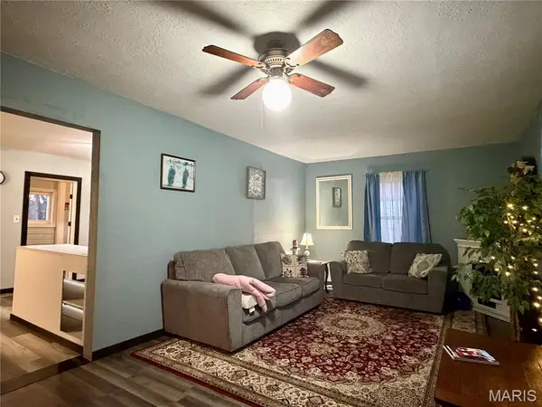 28 Greenwood Drive, Lebanon, MO 65536