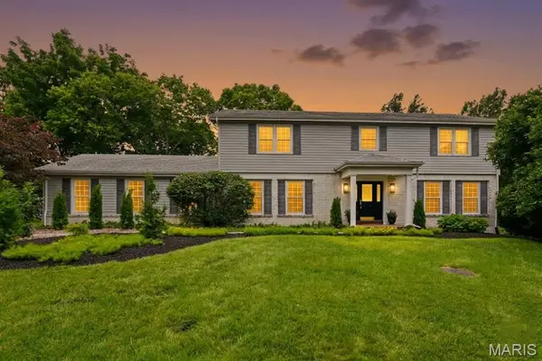 12142 Royal Valley Drive, Creve Coeur, MO 63141