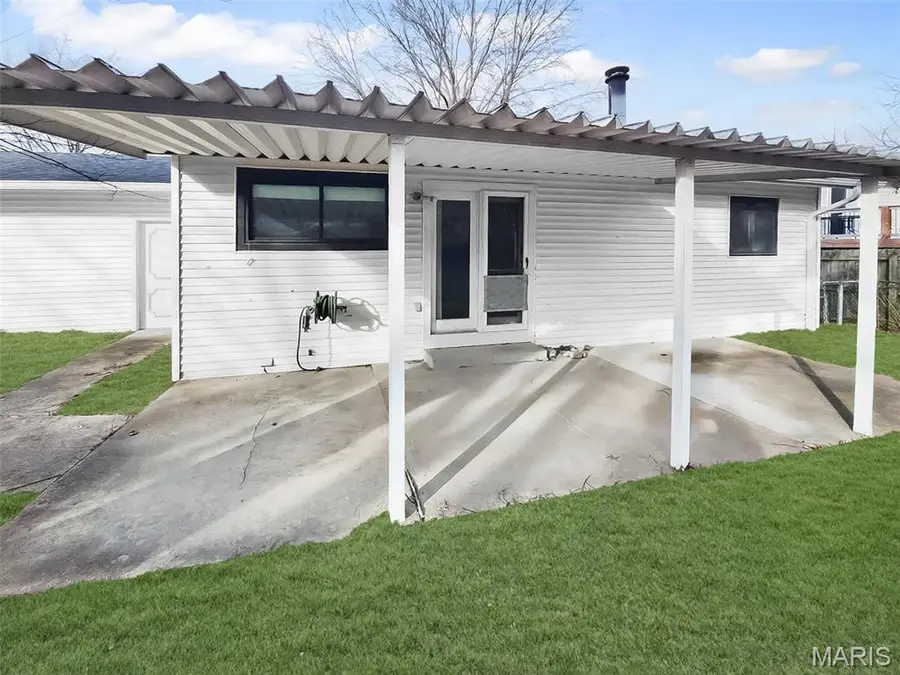 2340 Glenrich Drive, Saint Louis, MO 63129 - #2